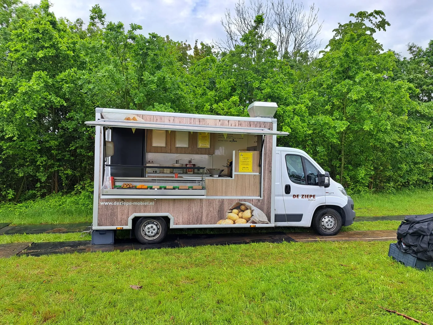 De Ziepe Mobiel frietwagen met verse friet en snacks
